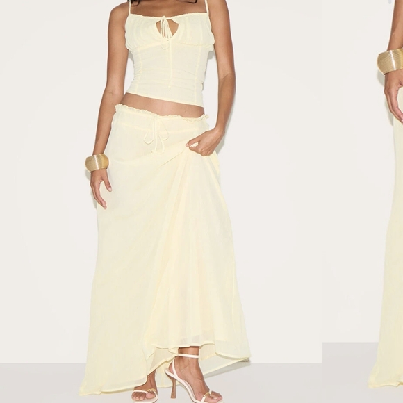 NWT PrettyLittleThing Butter Yellow Chiffon Floaty Maxi Skirt, Size 4 - Picture 1 of 5